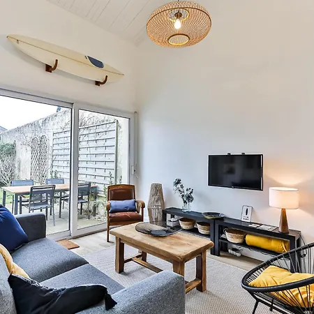 Maison De Surfeurs, Idealement Situee