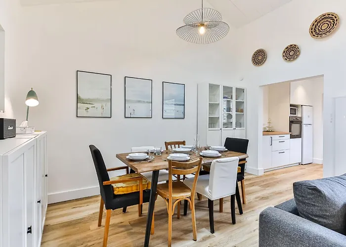 Maison De Surfeurs, Idealement Situee